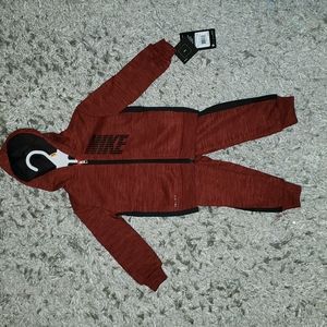 Nike set 24m maroon and black